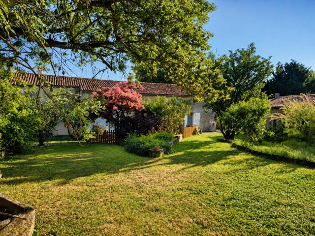 Maison vente à Confolens, Besse