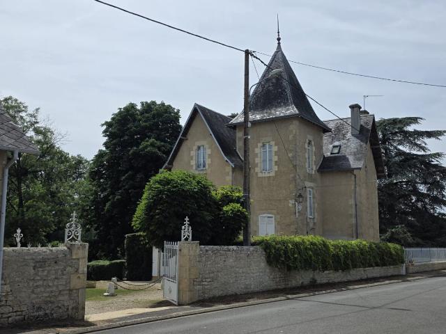 Maison vente à La Courcelle, Pleuville