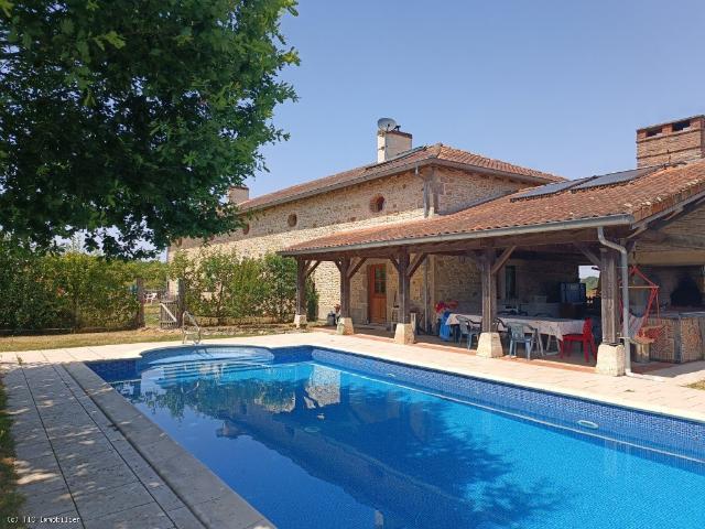 Maison vente à Montmorillon, Charroux