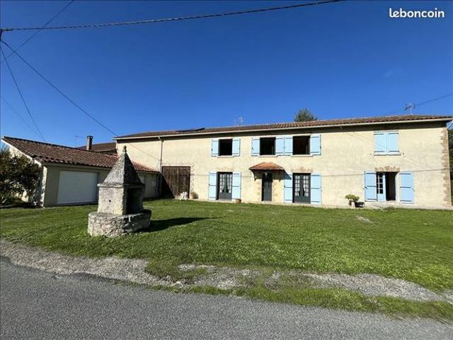 Maison vente à Deviat, Saint-Laurent-de-Belzagot