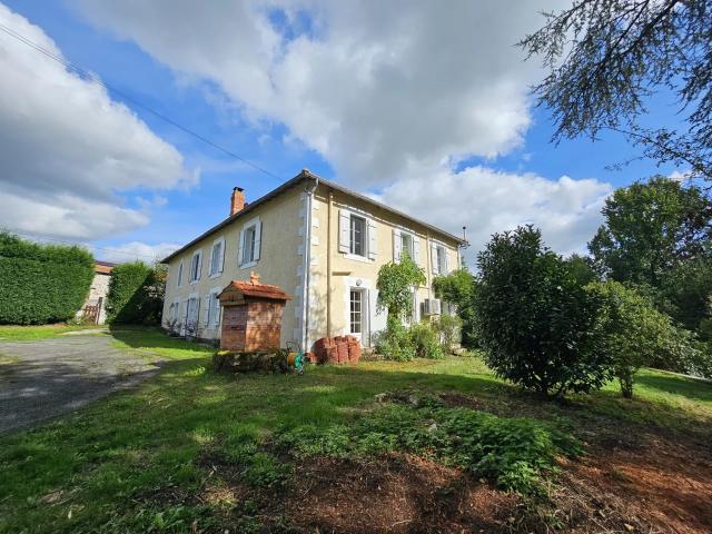 Maison vente à Confolens, Tessonnière