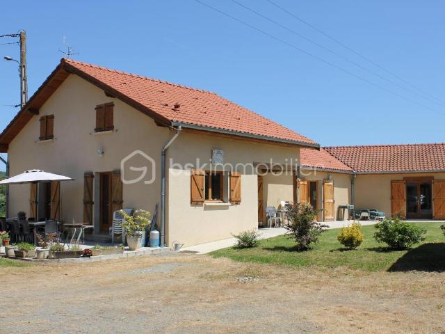 Maison vente à Place de la Liberté, Villecomtal-sur-Arros