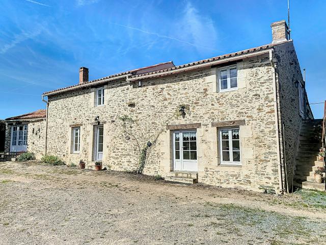 Maison vente à Fontenay-le-Comte, Château-guibert