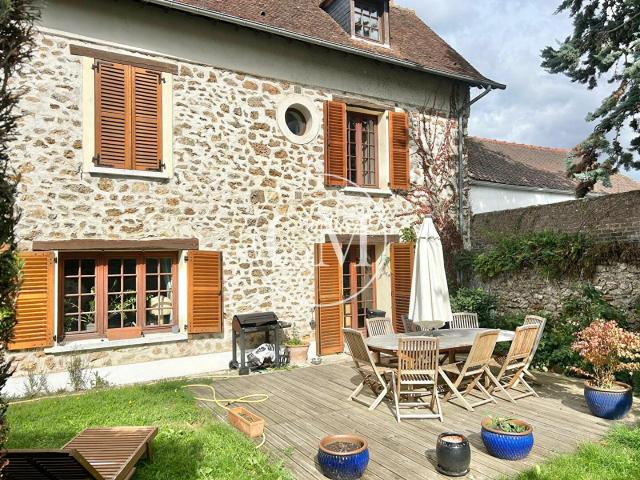 Maison vente à Versailles, Plaisir