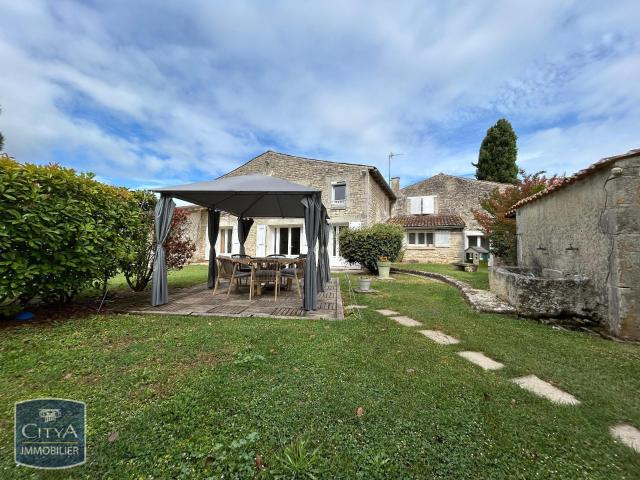 Maison location à Saint-Jean-d'Angély, Prignac