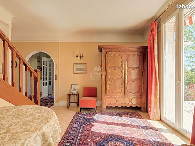 Maison vente à Saint-Germain-en-Laye, Saint-germain-en-laye