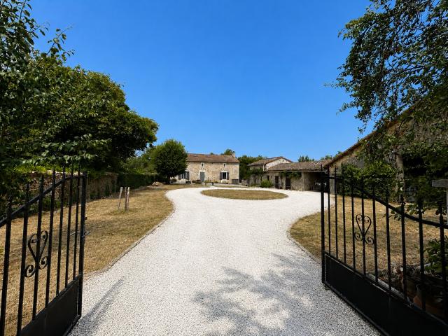 Maison vente à Niort, Rom