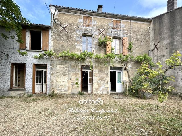 Maison vente à Confolens, Coulonges