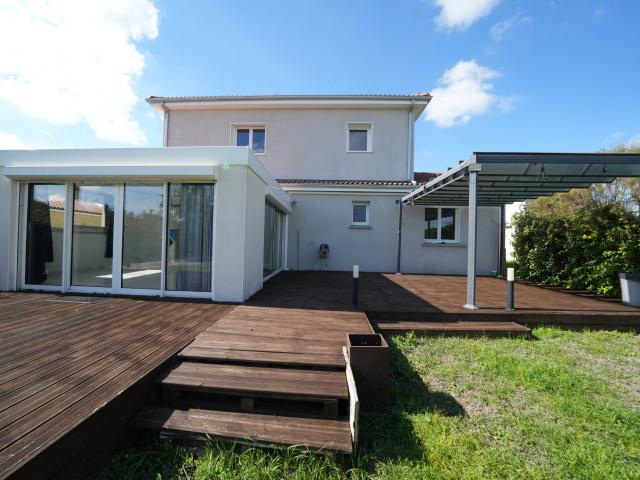Maison vente à Riom, Pessat-villeneuve