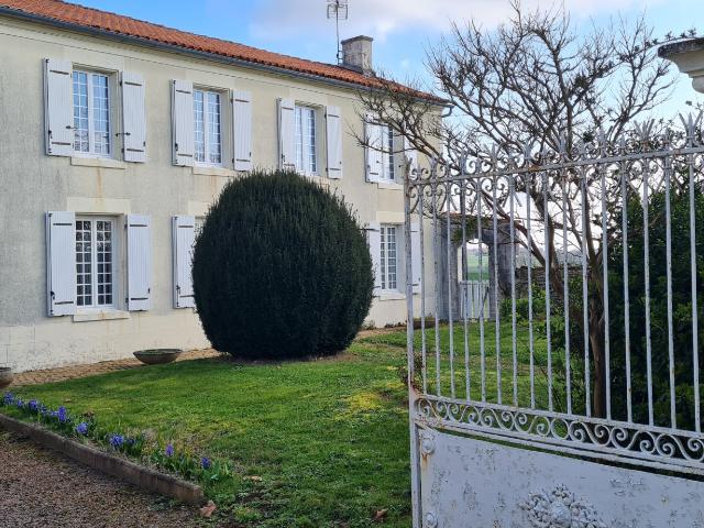 Maison vente à Saint-Jean-d'Angély, Coivert