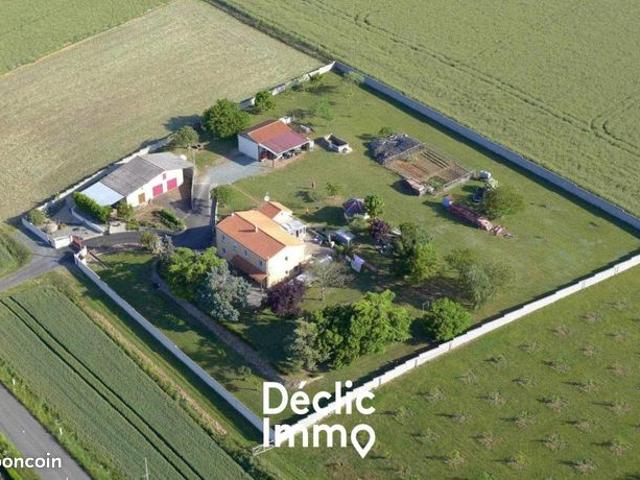 Maison vente à Fontenay-le-Comte, Xanton-chassenon