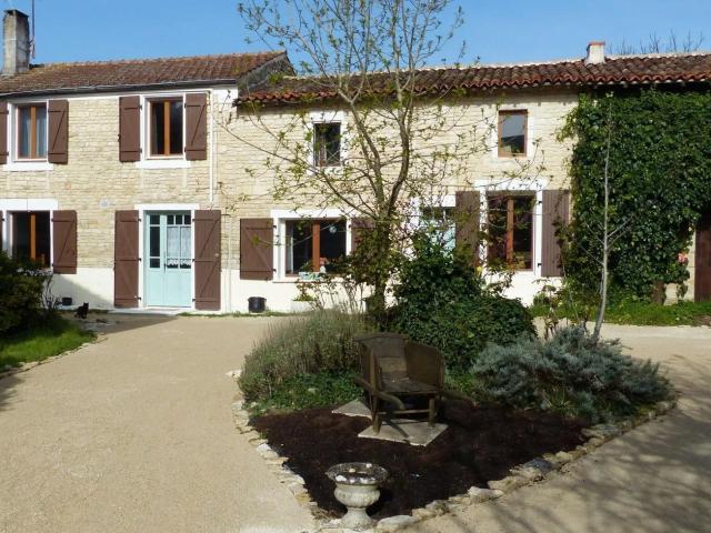 Maison vente à Confolens, Courcôme
