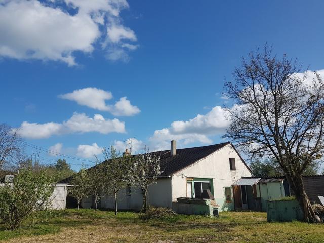 Maison vente à La Flèche, Louailles