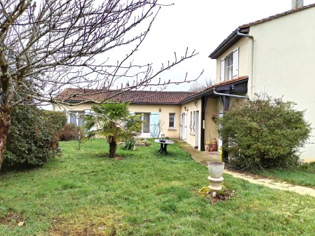 Maison vente à Confolens, Aigre