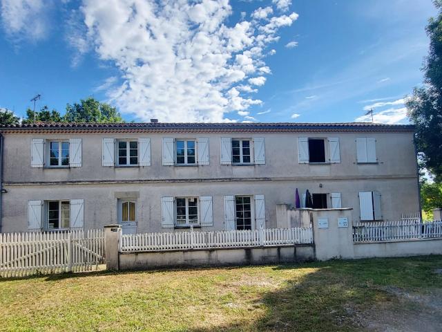 Maison vente à Saint-Jean-d'Angély, Néré