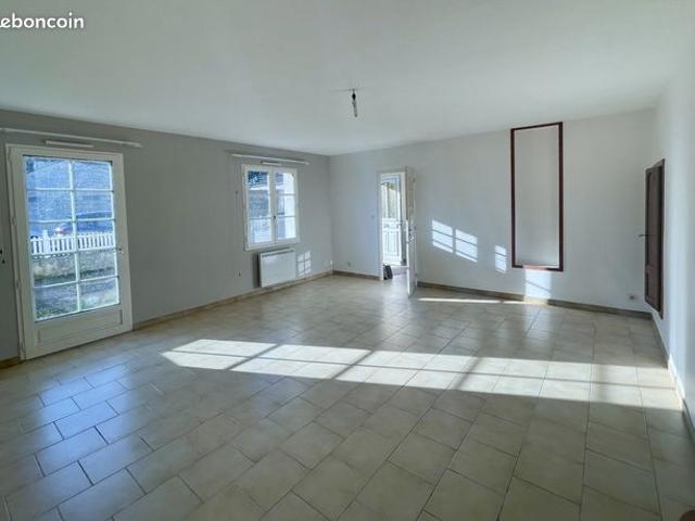 Maison vente à Saint-Jean-d'Angély, Néré