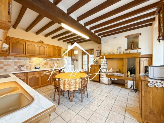 Maison vente à Troyes, Racines