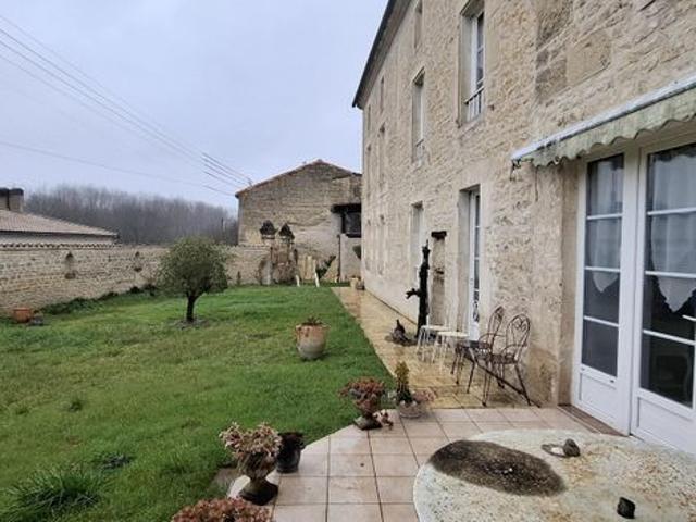 Maison vente à Confolens, Vouharte