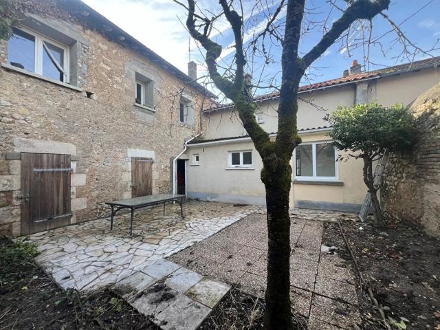 Maison vente à Montmorillon, Lussac-les-châteaux