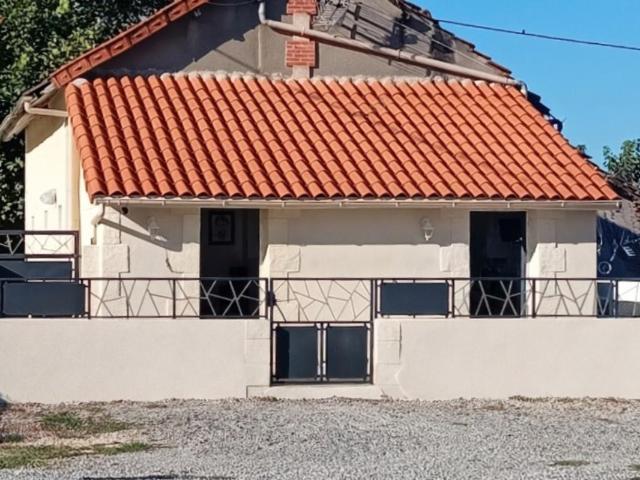 Maison vente à Confolens, Tessonnière