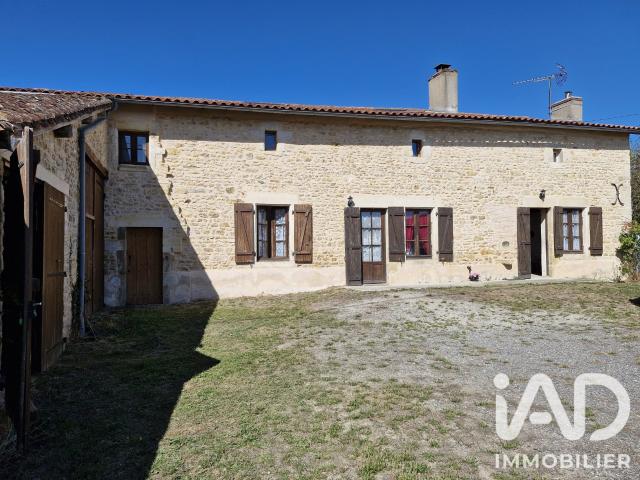 Maison vente à Pleuville, Charente