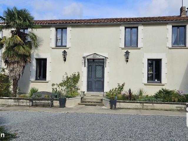Maison vente à Confolens, Besse