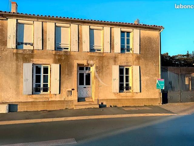 Maison vente à Fontenay-le-Comte, Champagné-les-marais