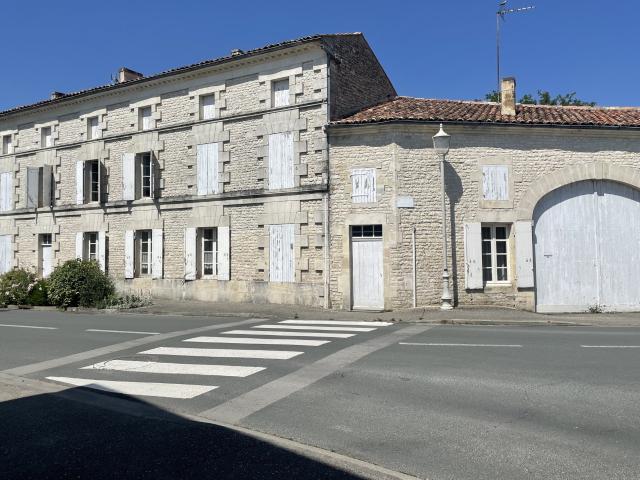 Maison vente à Saint-Jean-d'Angély, Matha