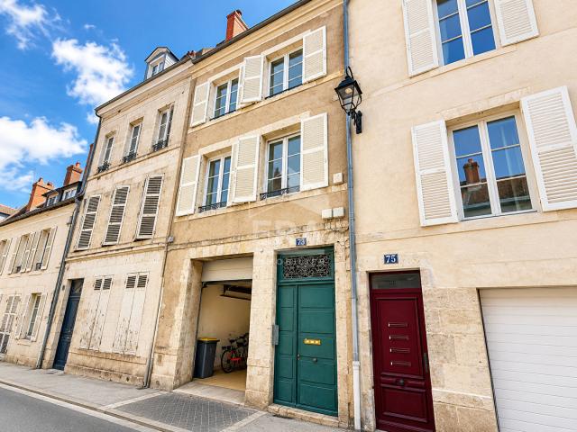 Maison vente à Parking Place du Martroi, Orléans