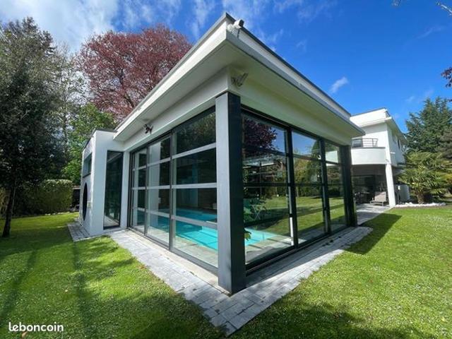 Maison vente à Lille, Croix