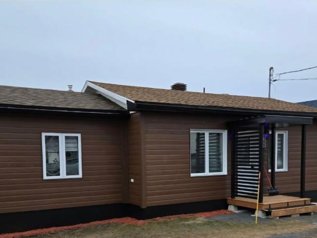 House for rent in Grosses-roches, Quebec