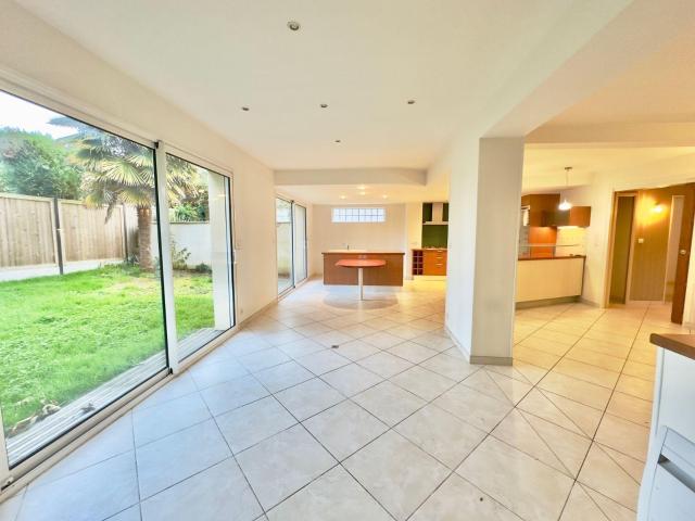 Maison location à France métropolitaine, Vern-sur-seiche