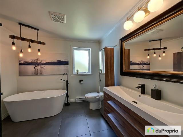 House for sale in Sainte-julie