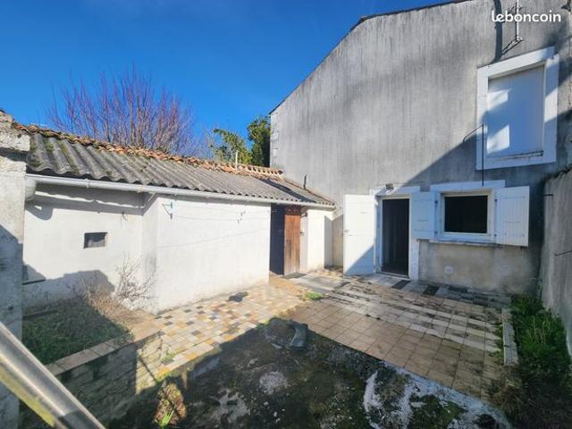 Maison vente à Saint-Jean-d'Angély, Saint-mandé-sur-brédoire