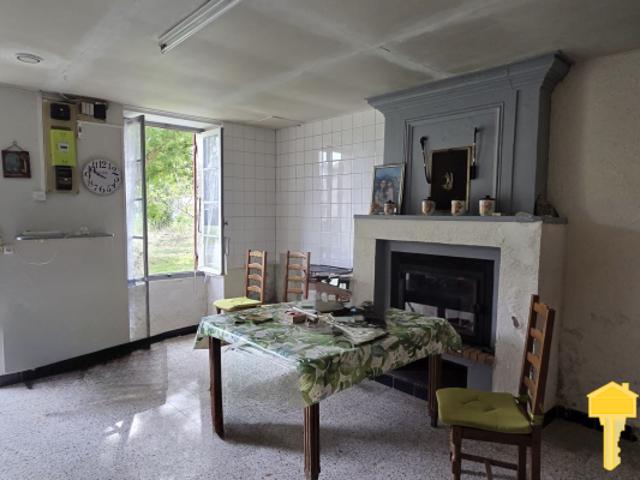 Maison vente à Saintes, Brie-sous-mortagne