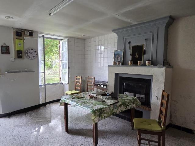 Maison vente à Chez Prevot, Brie-sous-Mortagne