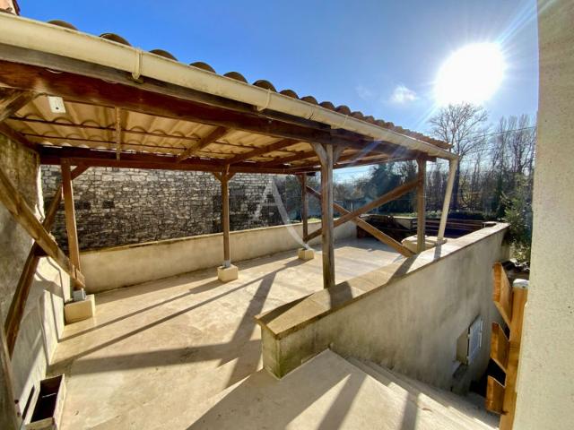 Maison vente à Cognac, Salles-d'angles