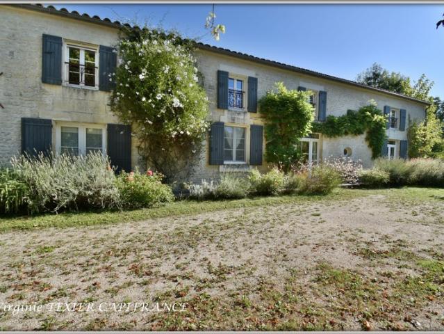 Maison vente à Saint-Jean-d'Angély, Villeneuve-la-comtesse