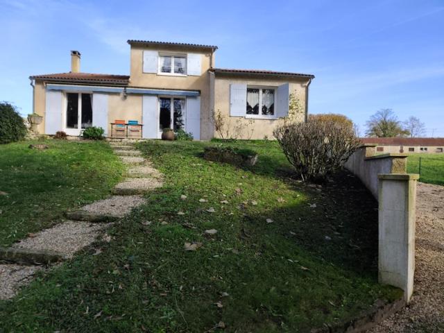 Maison vente à Angoulême, La Couronne