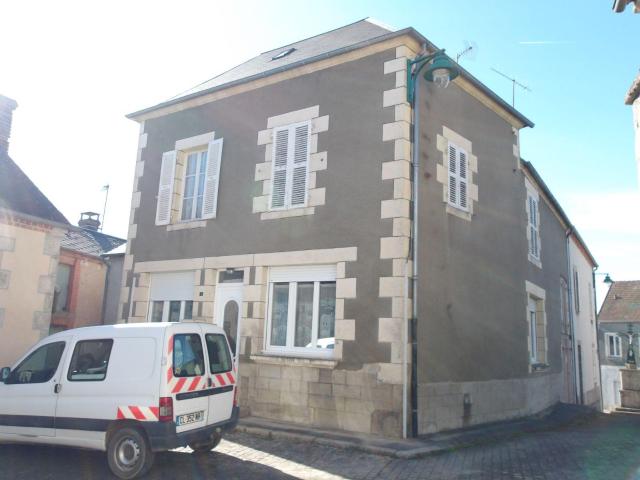 Maison vente à Aubusson, Bord-saint-georges