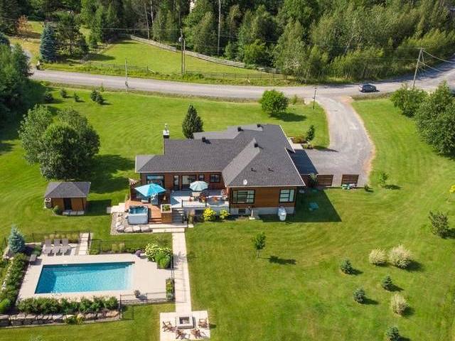 House for sale in Bromont