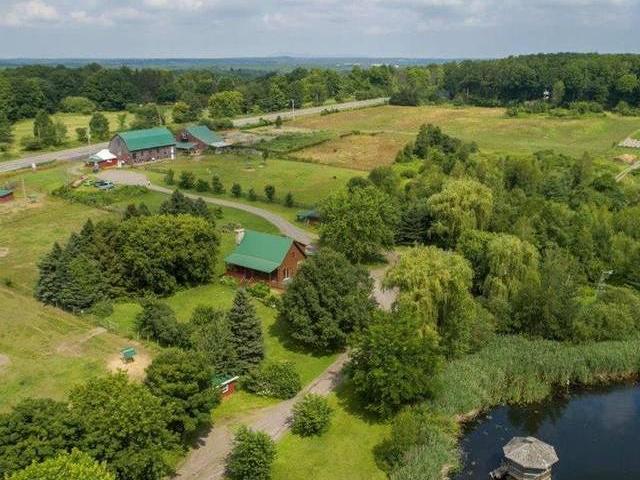 House for sale in Bromont