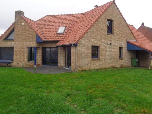 Maison vente à Béthune, Hinges