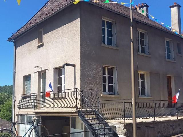 Maison vente à Jou-sous-Monjou, Cantal