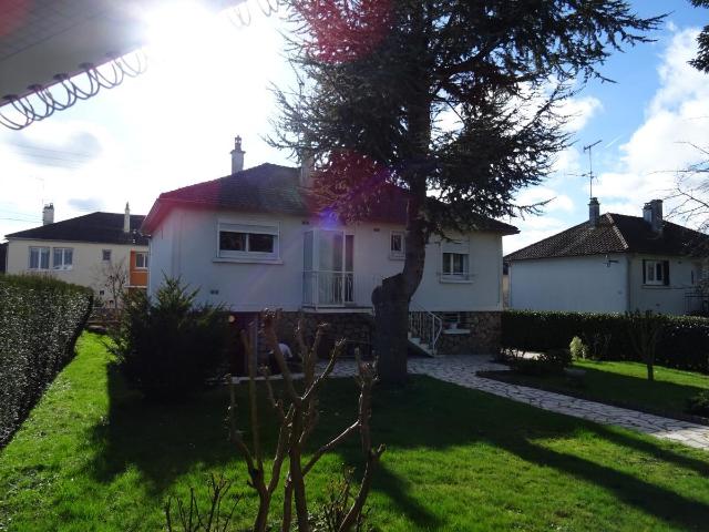 Maison vente à Laval, L'huisserie