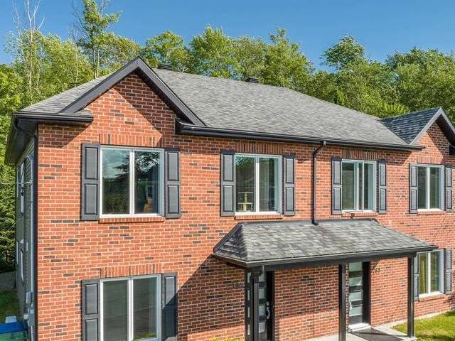 House for sale in Magog