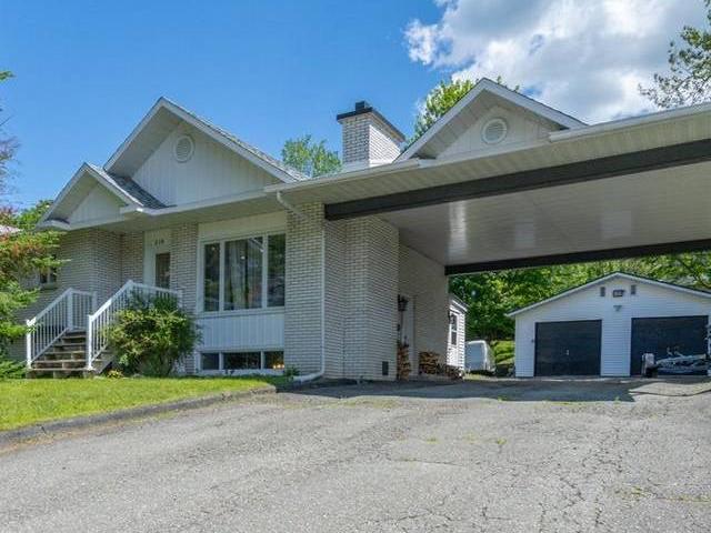 House for sale in Magog
