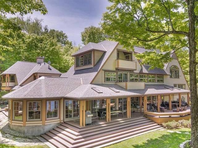 House for sale in Magog House for sale in Magog