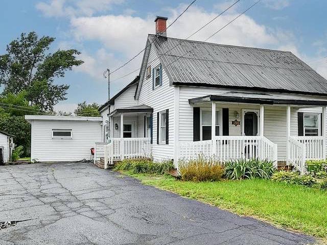 House for sale in Marieville