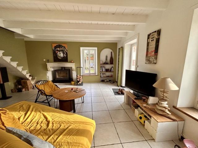 Maison vente à Saint-Jean-d'Angély, Doeuil-sur-le-mignon